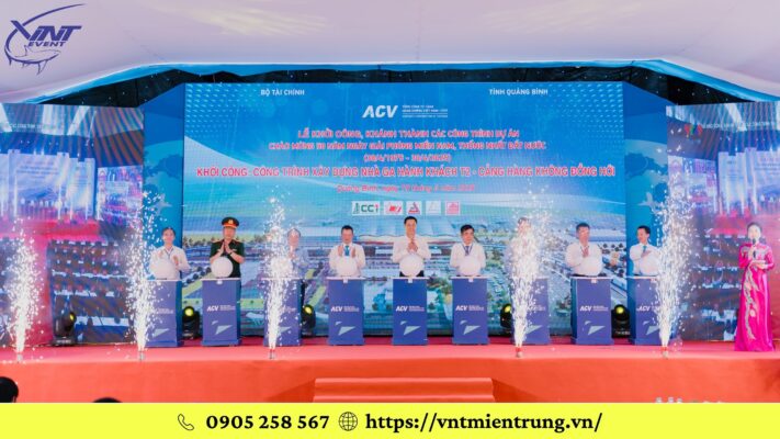 Các lãnh đạp thực hiện nghi thức bấm nút khởi công nhà ga hành khách T2 - Cảng hàng không Đồng Hới